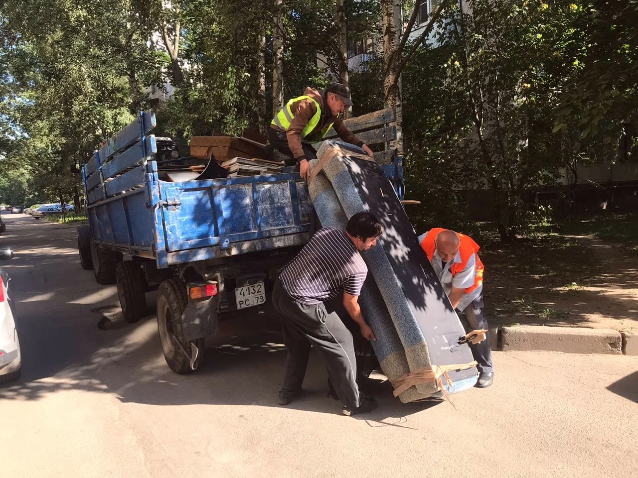 Профессиональный вывоз крупногабаритного мусора в Сестрорецке в октябре