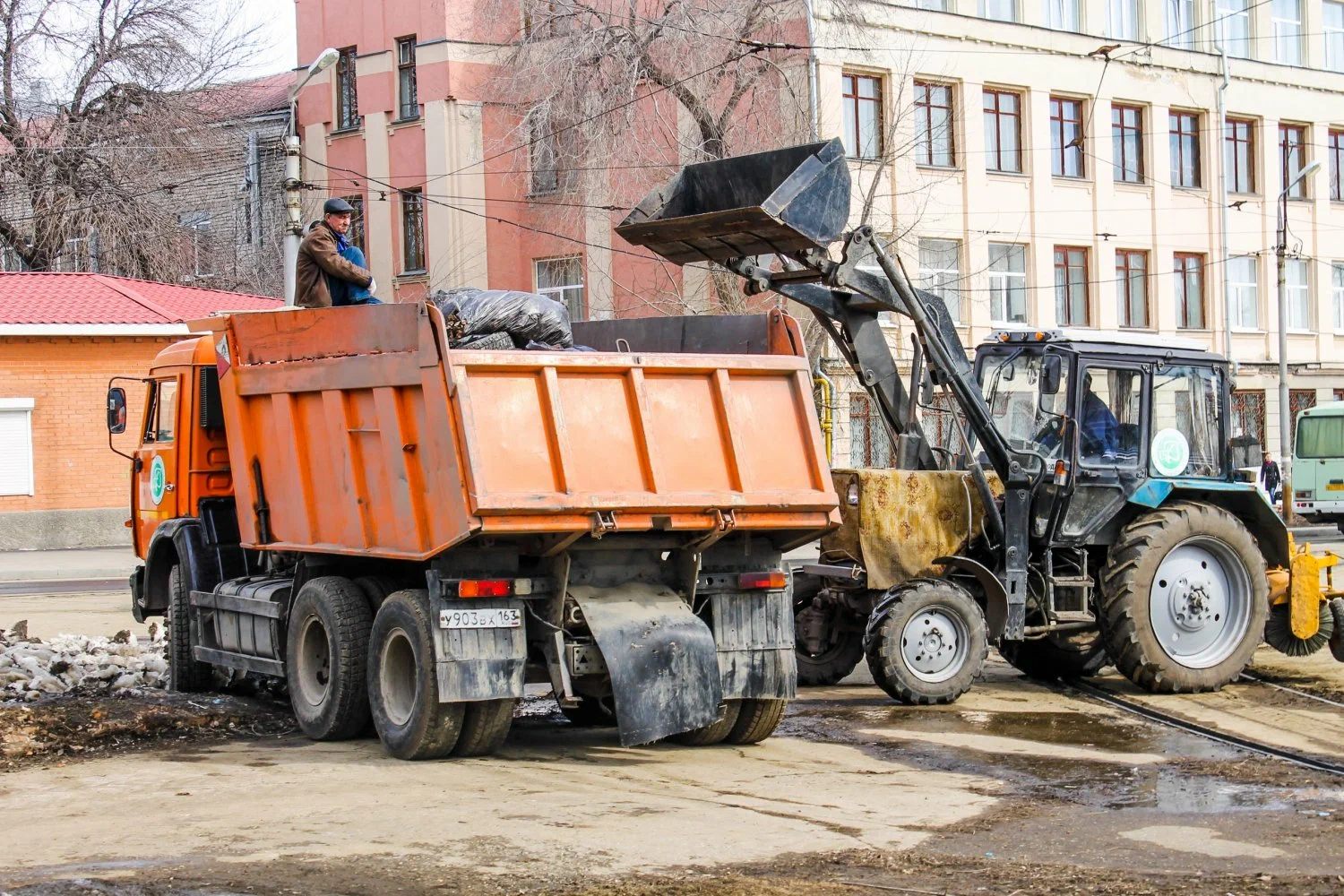 Вывоз мусора Камазом в Сестрорецке – аренда и заказ Камаза 10 тонн от 2409 руб. в ПроМусор