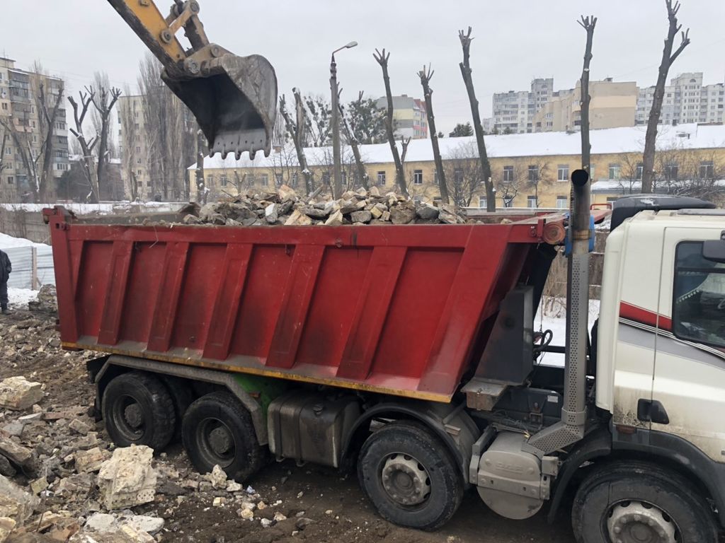 Вывоз мусора Камазом в Сестрорецке в октябре