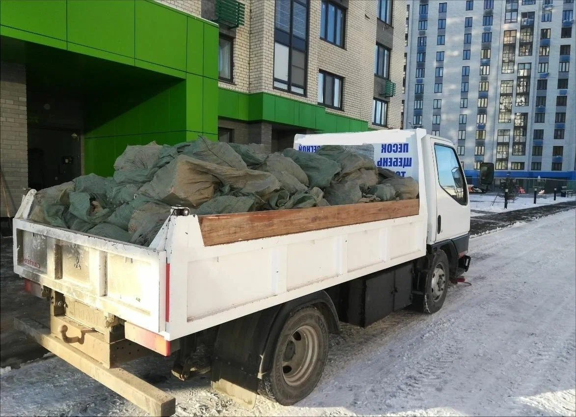 Вывоз мусора грузовым фургоном 3 тонны в Сестрорецке — цена от 1384 руб., ПроМусор