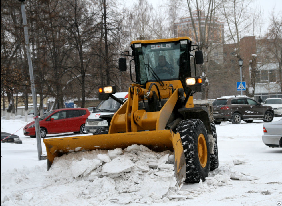 Аренда трактора для уборки снега в Сестрорецке от ПроМусор – цена от 1025 руб., быстро и недорого