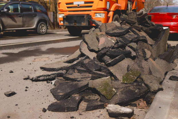 Вывоз асфальтового скола с утилизацией в Сестрорецке в октябре