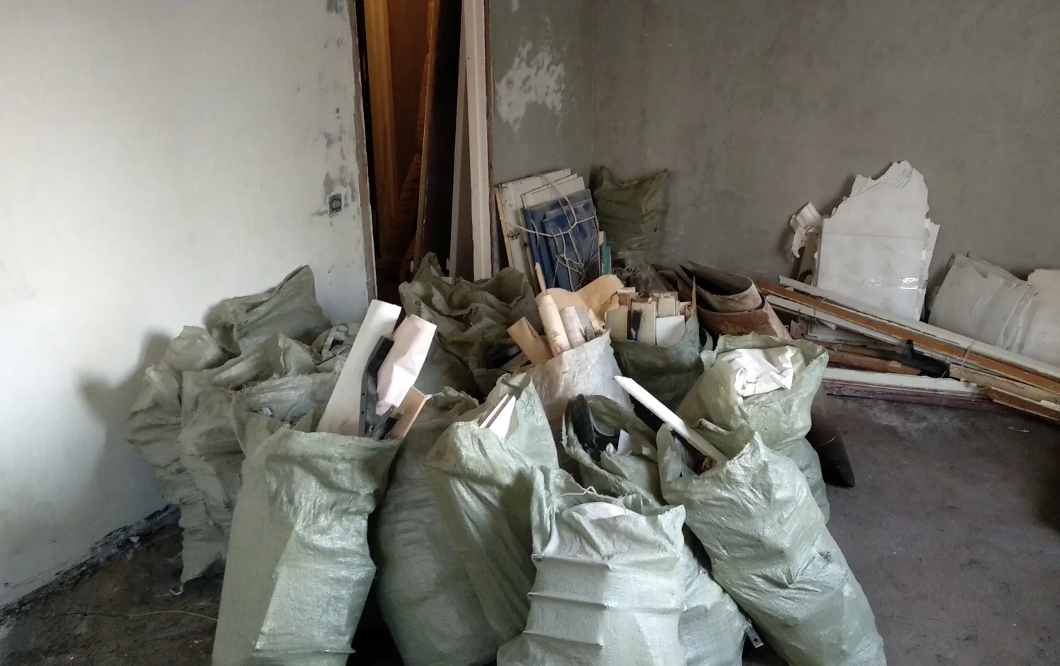 Уборка строительного мусора с вывозом и утилизацией в Сестрорецке в октябре